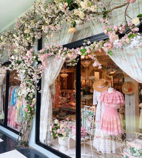 Love Shack Fancy Aesthetic, Boutique Shop Interior, Clothing Boutique Decor, Boutique Window Displays, Boutique Aesthetic, Fancy Aesthetic, Bridal Showroom, Store Design Boutique, Love Shack Fancy