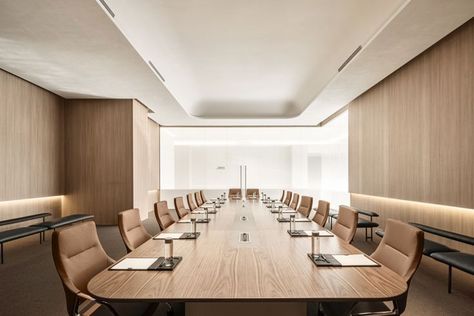 Meeting Room Design Office Modern Luxury, Board Room Design, Commercial Interiors Office, Meeting Room Design Office, Dental Design Interior, Loft Style Interior, Conference Room Design, Meeting Room Design, Commercial Office Design