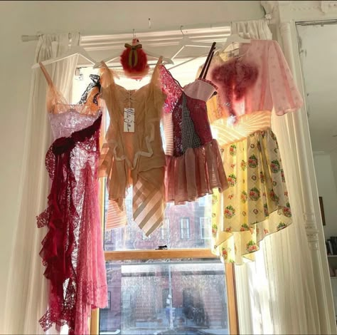 Dreamy Wardrobe Aesthetic, Diy Fashion Aesthetic, Take Out Aesthetic, Girlhood Art, Heart Mirrors, Fashion Designer Aesthetic, Styling Aesthetic, Jeanne Paquin, Romantic Clothes