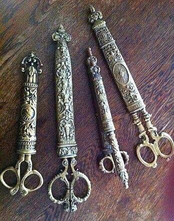 Antique Scissors, قلادات متدلية, Vintage Scissors, Vintage Sewing Notions, The Victorian Era, Sewing Scissors, Sew Ins, Antique Sewing Machines, Vintage Sewing Machines