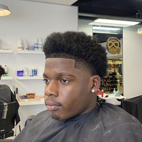 Black Male Haircuts Taper, Tapered Hairline Black Men, High Taper Black Men, Taper Bas Homme, Front Taper Hairline, Front Taper Haircut Black Men, Afro Men Hairstyles, High Taper Fade Haircut Black, Taper Hairline