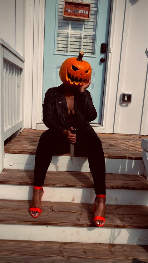 Pumpkin Head Photoshoot Aesthetic, Pumpkin Head Costume, Haunted House Outfit, Pumpkin Head Photoshoot, Pumpkin Heads, Halloween Pin Up, 21st Birthday Outfits, Halloween 23, Name Drawings