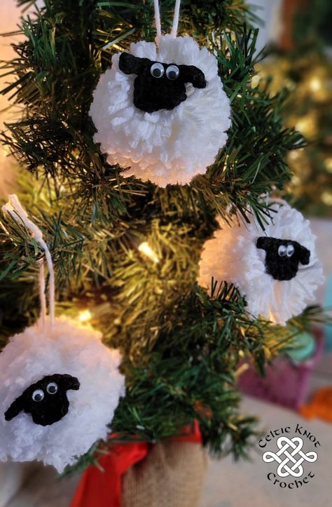 Diy Yarn Ornaments, Holiday Party Crafts, Celtic Crafts, Clover Pom Pom Maker, 2025 Ideas, Yarns Ornaments, Pom Pom Animals, Christmas Pom Pom, Sheep Crafts