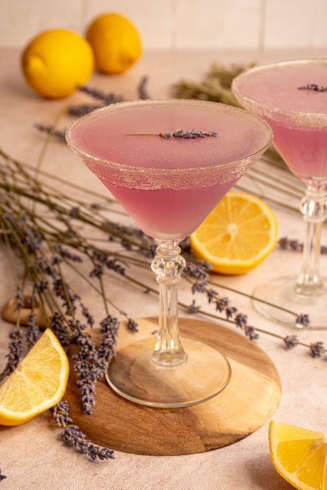 Lavender Lemon Martini - Thyme For A Drink Spring Mixed Drinks Cocktail Recipes, Spring Martini Recipes, Lavender Lemon Drop Martini, Spring Mixed Drinks, Spring Drinks, Lavender Martini, Lemon Martini, Pear Martini, Lavender Cocktail