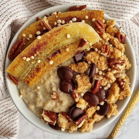 BANOFFEE PIE OAT BOWL Oat Bowl, Oat Bowls, Puffed Quinoa, Caramel Slice, Protein Mix, Banoffee Pie, Big Bowl, Plant Protein, Muscle Recovery