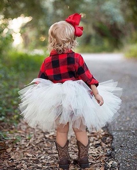 buffalo plaid + tutu. Diy Christmas Photoshoot, Fall Flower Girl, Flower Girl Outfits, Plaid Wedding, Flower Girl Outfit, Christmas Photoshoot, Casual Styles, Fashion Kids, Future Kids