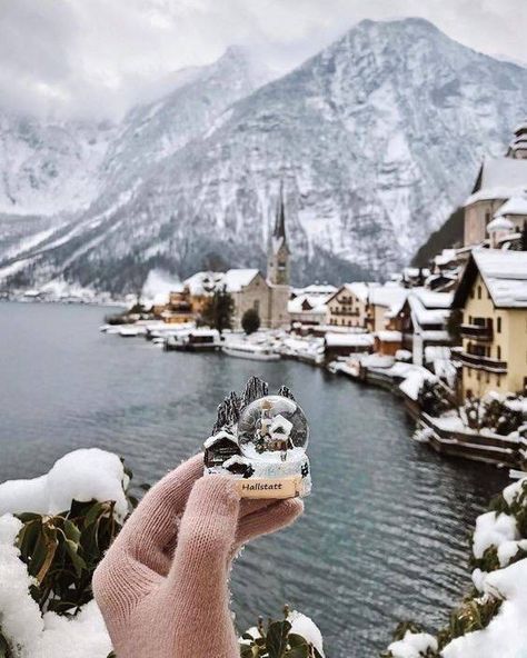 Austria Winter, Christmas Markets Germany, 2023 Mood, Hallstatt Austria, Pretty Views, Europe Holidays, Traditional Houses, Europe Winter, Winter Aesthetic