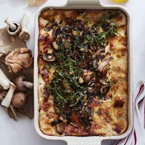 Mushroom Lasagna with Gruyère Bechamel | Williams Sonoma Mushroom Gruyere, Cheesy Lasagna Recipe, Bechamel Recipe, Meatless Lasagna, Momma Mia, Elegant Dinners, Mushroom Lasagna, Baked Lasagna, Lasagna Pan