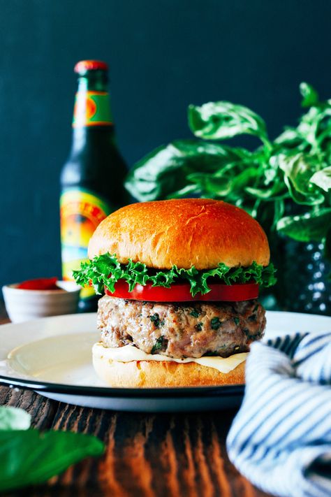 Perfect for a 4th of July party, this simple turkey burger recipe packed with fresh basil. Inspired by Burger Lounge! Turkey Burger Recipes, Turkey Burger, Turkey Burgers, Kebabs, Turkish Recipes, Poultry Recipes, Burger Recipes, Turkey Recipes, Lettuce