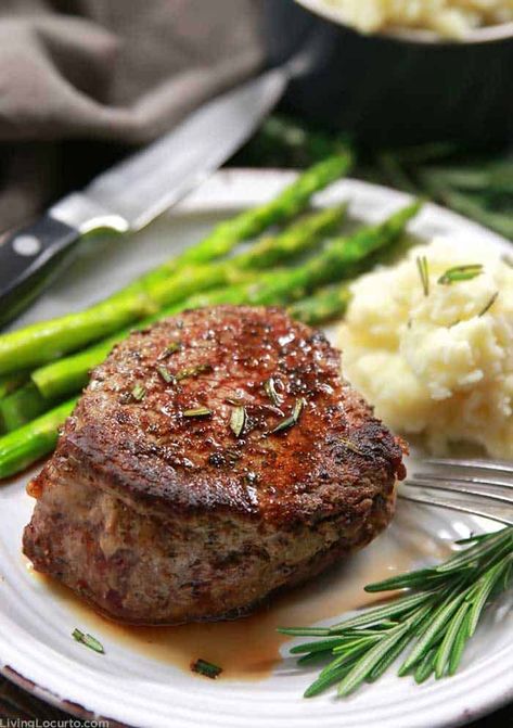 Best Filet Mignon, Eyeliner Waterline, Expensive Steak, Mignon Steak, Filet Mignon Recipes, Filet Mignon Steak, Homemade Mashed Potatoes, Pink Eyeliner, Perfect Steak