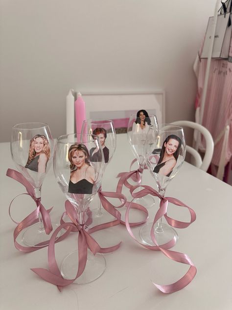 #satc #sexandthecity #nightout #withthegirls #girlsnightout #birthdayideas #bday #decoration #champagne #ribbonglasses Satc Themed Party, Satc Party Theme, Satc Birthday Party, Event Moodboard, 22 Bday, City Party, City Decor, 26th Birthday, Cute Birthday Cakes