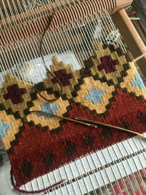 Tapestry Loom, Navajo Weaving, Weaving Loom Diy, Weaving Loom Projects, Rigid Heddle Weaving, Weaving Tutorial, Weaving Rug, Tablet Weaving, Diy Weaving