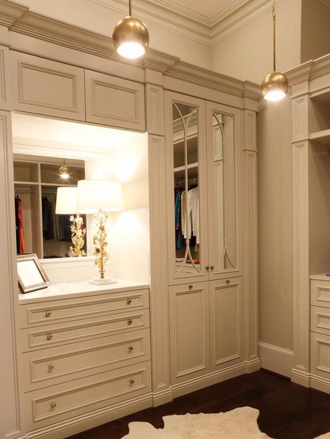 Spare Bedroom Closets, Cleaning White Walls, Bedroom Built Ins, White Wall Bedroom, Dressing Room Decor, Closet Built Ins, White Closet, Wall Closet, Closet Remodel