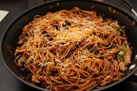 Carrot Rasin Salad, Main Dinner Dishes, Vermicelli Pasta, Vermicelli Recipes, Mexican Pasta, So Much Food, High Protein Low Carb Recipes, Chipotle Sauce, One Pot Dishes