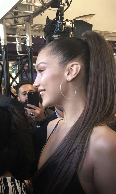 Long Ponytail Extensions, Bella Hadid Ponytail, Sleek Bun, Blowout Hair, Greasy Hair Hairstyles, High Ponytail, Ponytail Extension, High Ponytails, Bella Hadid