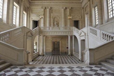 Chateau Staircase, Chateau Interior, Chateaux Interiors, Classical Interior, House Plans Mansion, Neoclassical Architecture, Jean Marc, Casas Coloniales, Interior Stairs