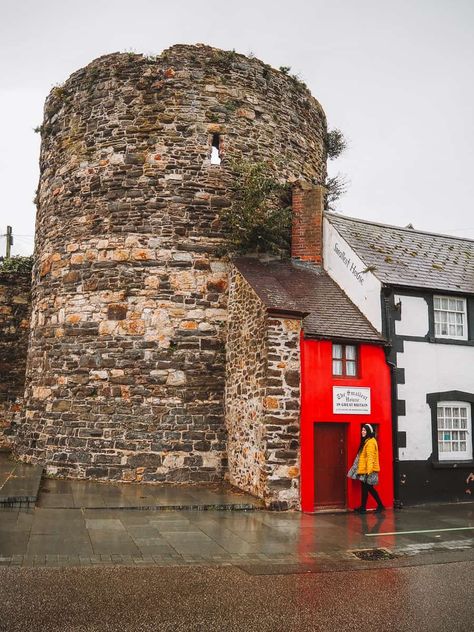 The Smallest House in Britain! Timber Frame Cottage, Smallest House, Walking Map, Snowdonia National Park, Visit Wales, Small Cottages, Wales Travel, King Edward, Small Buildings