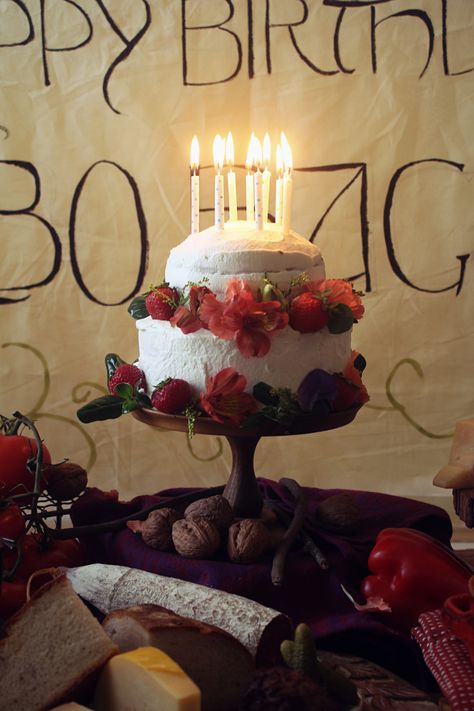 Happy Birthday, Bilbo and Frodo Baggins! Birthday Cake Recipe Bilbo Birthday, Bilbos Birthday, Bilbo And Frodo, Feast Of Starlight, Hobbit Cake, Birthday Feast, Hobbit Food, Hobbit Party, Huge Cake