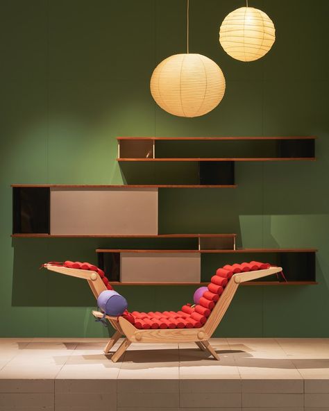 StudioCAHS on Instagram: “Double chaise longue, 1952 by Charlotte Perriand for Cassina. Design Museum in London. #designmuseum #charlotteperriand #cassina #design” Design Museum London, Famous Interior Designers, Iconic Furniture, Charlotte Perriand, Pierre Jeanneret, Room Partition, Style Deco, Air France, Furniture Designer