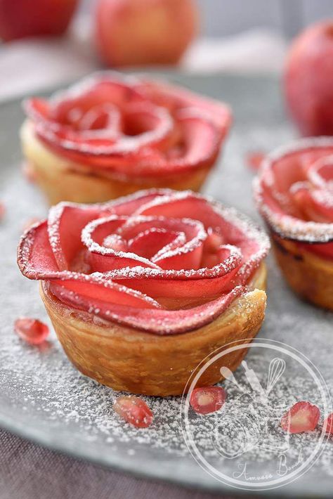 Apple Rose Pastry, Sweet Puff Pastry, Mini Patisserie, Rose Dessert, Dessert Rose, Apple Rose, Plate Presentation, Apple Roses, Fancy Desserts