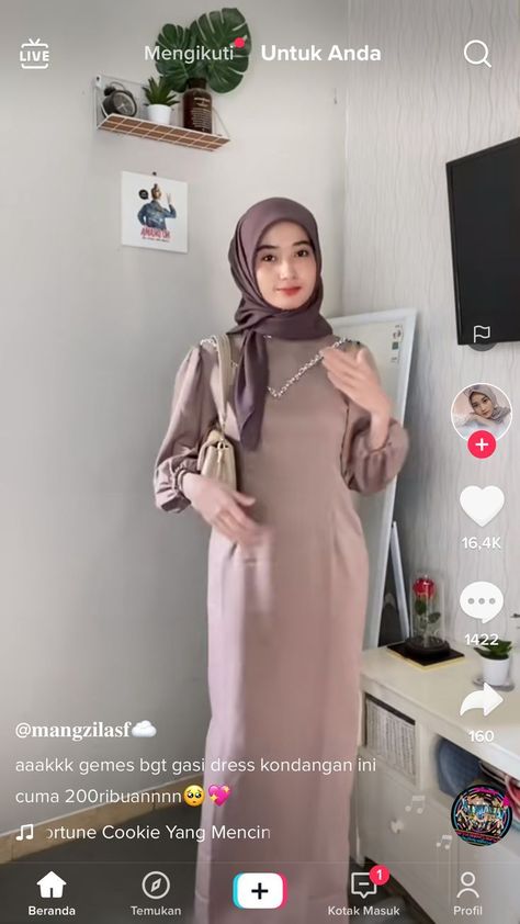 #bajulebaran #bajulebaransimple #bajulebaran2023 #outfitlebaran #outfitlebaran2023 #hijab #hijabers #indonesia #hijabfashion #gamis #hijabstyle #muslimah #gamissyari #hijabsyari #jakarta #jilbab #malaysia #syari #bandung #fashion #like4like #likeforlike #ootd #muslim #islam #taiwan #gamismurah #hijrah #love #khimar #hijabmurah #bisnisonline #medan #dress #hongkong Brisedmaid Dress Hijab, Dress Duyung Hijab, Model Dress Satin Hijab, Gaun Bridesmaid Hijab Satin, Bridesmaid Dresses Hijab Satin, Outfit Lebaran Simple, Baju Bridesmaid Modern Hijab, Satin Dress Hijab, Dres Kondangan