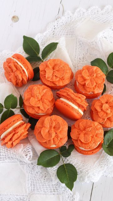 Flower Shaped Macarons, Marigold Cookies, Textured Macarons, Sunflower Macarons, Marigold Cake, Meringue Designs, Creative Macarons, Petal Piping Tip, Flower Macarons