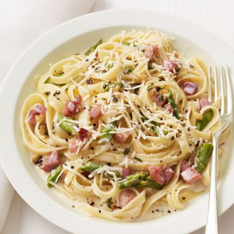 Pasta with Asparagus and Prosciutto By Food Network Kitchen Asparagus And Prosciutto, Asparagus Prosciutto, Prosciutto Recipe, Spring Pasta Recipes, Pasta With Asparagus, Recipe Asparagus, Recipes Asparagus, Cook Asparagus, Prosciutto Pasta