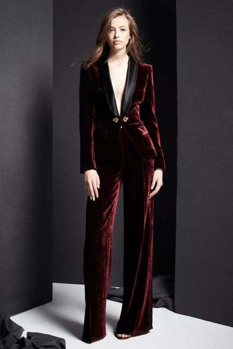 Zuhair Murad ready-to-wear autumn/winter ‘19/‘20 collection - Vogue Australia Velvet Suit, Vogue Australia, Zuhair Murad, Velvet Fashion, Couture Fashion, Look Fashion, Evening Wear, Classy Outfits, Runway Fashion