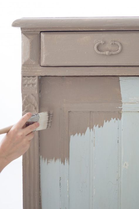 how to chalk paint 4 Chalk Painted Furniture, Chalk Paint Tutorial, Refinish Furniture, Paint Tutorial, Diy Chalk, Chalk Paint Projects, Diy Chalk Paint, Distressed Furniture, Painting Furniture