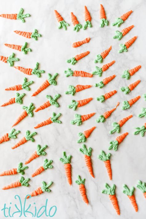 Edible Chocolate Carrot Cupcake Toppers Chocolate Carrot Decorations, Carrot Cake Topper, Spring Party Food, Pudding Parfait Recipes, Easter Cupcakes Easy, Cooking Secrets, Candy Toppers, Candied Carrots, Carrot Cupcake