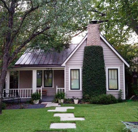 Mauve House Exterior, Lavender House Exterior, French Cottage Bedroom, Lavender House, Small House Exteriors, French Cottage Decor, Cabin Farmhouse, Cottage Bungalow, Lavender Cottage