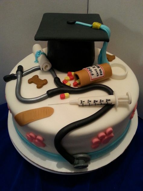 Vetrinarian grad cake Vet Cake, Vet Tech School, Doctor Cake, Vet Tech Student, Grad Cake, Vet Medicine, Vet School, Vet Student, Vet Med