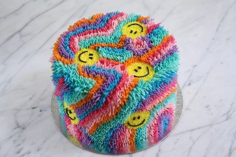 Shaggy Birthday Cake, Shag Carpet Cake, Shag Birthday Cake, Shag Cake Ideas, Retro Shag Cake, Trippy Cake, Rainbow Shag Cake, Trippy Cake Design, Trending Birthday Cakes