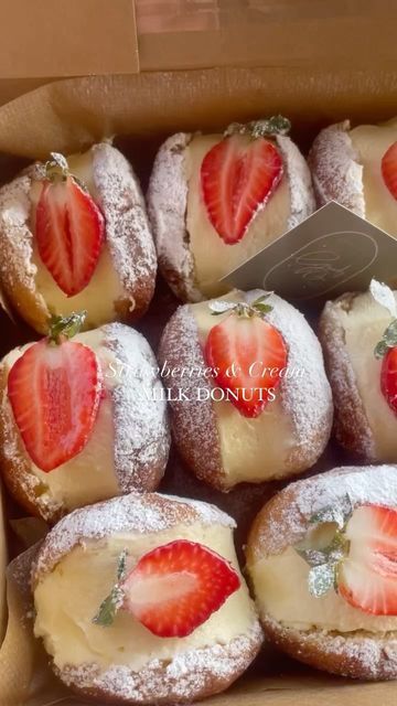 Korean Milk Cream Donut, Korean Milk Donut, Korean Donut, Cream Donut Recipe, Korean Milk, Korean Cream, Cream Donut, Donut Recipes, Food Stuff