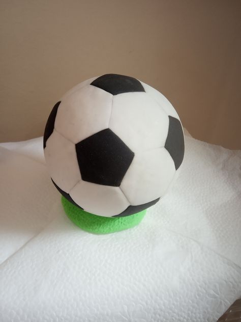 Fondant Soccer Ball, Fondant Figurine, Topper Fondant, Football Ball, Ceramics Projects, Candy Making, Soccer Ball, Serbia, Cake Toppers