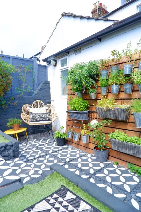 How to Plan & Complete a Garden Renovation - That's so Gemma Diy Terrace Ideas, Terraced House Garden Backyards, Small Terrace Garden Design, Cheap Garden Makeover, Exterior Wall Decor Ideas, Small Garden Ideas On A Budget, Small Garden Renovation, Small Patio Garden Ideas, Small Terrace Garden