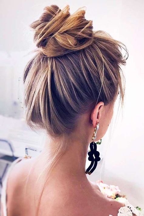 Exquisite High Bun For Long Hair #updo #longhair #bun ❤️ How about you to learn how to do updo hairstyles for long hair yourself? Easy tutorials, casual and formal ideas, French twists, messy braided updos and plenty of inspo are here! ❤️ See more: https://lovehairstyles.com/updo-hairstyles-for-long-hair/ #lovehairstyles #hair #hairstyles #haircuts Chignon Simple, Easy Updos For Long Hair, Messy Bun With Braid, Updos For Long Hair, High Bun Hairstyles, Easy Updo Hairstyles, Cheer Hair, Peinados Recogidos, Easy Updos