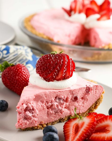 Make the best No-Bake Jello Pie that can also be made gluten-free. This is a simple, easy recipe to take as a dessert everyone will enjoy! Strawberry Jello Pie, Jello Pie, Homemade Graham Cracker Crust, Gluten Free Crust, Homemade Graham Crackers, Jello Desserts, Strawberry Jello, Baked Strawberries, Gluten Free Desserts Recipes