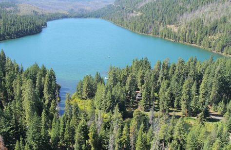 The Lodge at Suttle Lake - Sisters Oregon - Rustic Wedding Guide Dark Romantic Wedding, Sisters Oregon, Lodge Homes, Mountain River, Dark Romantic, Columbia River Gorge, Central Oregon, Oregon Wedding, Rustic Chic Wedding