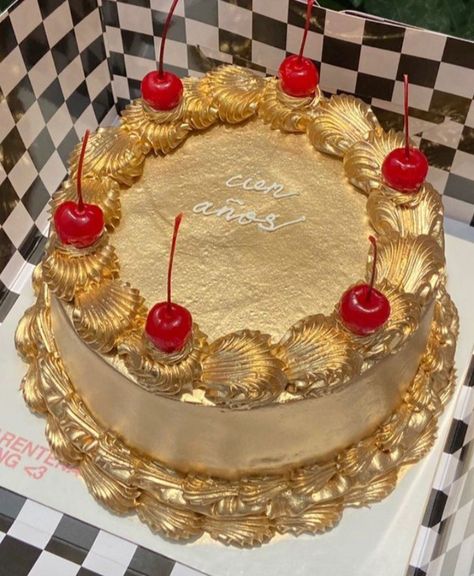 Gold Birthday Cake Aesthetic, Golden Birthday Birthday Cake, Gold Cake Aesthetic, Gold And Red Cake, Gold Vintage Cake, Gold Cakes, Golden Bday, Gold Glitter Cake, Golden Cake