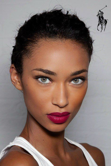 The Prettiest Berry Lipsticks For Dark Skin Tones, check it out at http://makeuptutorials.com/berry-lipstick-by-skin-tone/ Skin Tone Makeup, Lipstick For Dark Skin, Berry Lipstick, Dark Lipstick, Red Lipstick, Brown Skin, Beautiful Makeup, Beauty Inspiration, Red Lips