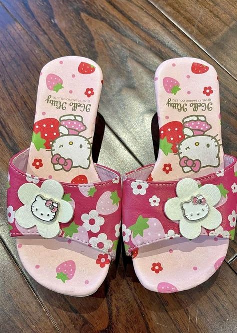 Sanrio Sandals, Glenn Y Maggie, Hello Sanrio, Hello Kitty Shoes, Kitty Clothes, Hello Kitty Clothes, Kawaii Shoes, Funky Shoes, Girly Shoes