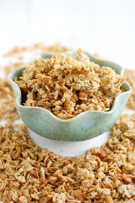 Banana Coconut Granola. Coconut Granola Recipe, Gluten Free Granola Recipe, Easy French Toast, How To Make Granola, Banana Granola, Simple Pantry, Granola Recipe Bars, Gluten Free Granola, Granola Recipe