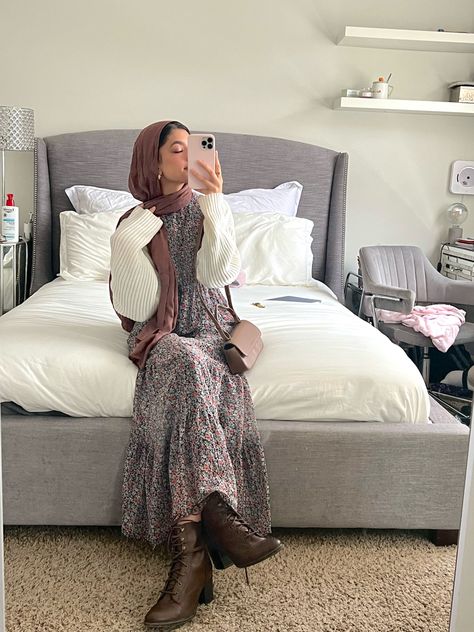 Cottage Core Hijabi Outfits, Hijab Fits Aesthetic, Cottage Core Modest Outfits, Modest Fashion Hijab Casual, Western Hijabi Outfits, Casual Hijab Outfit Dresses, Pretty Hijabi Outfits, Boho Hijab Outfit, Cottagecore Hijab Outfit