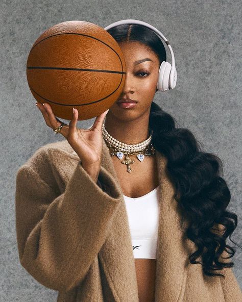 Basketball Game Outfit Women, Basketball Pictures Poses, Basketball Game Outfit, Angel Reese, Naomi Osaka, Head Phones, Ball Aesthetic, Basketball Workouts, Basketball Is Life