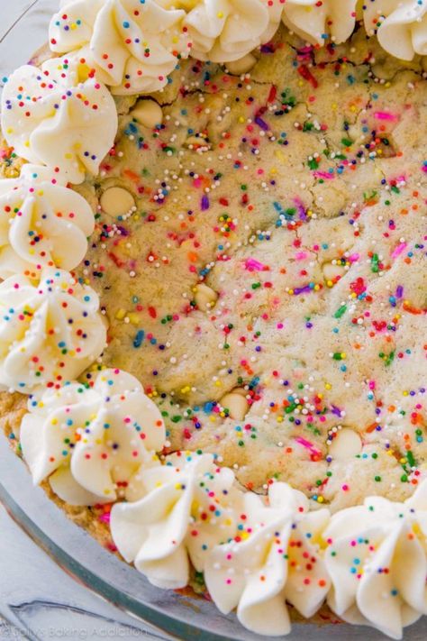 Cake Like Sugar Cookie Recipe, Giant Sugar Cookie, Sugar Cookie Cake Recipe, Sugar Cookie Cake, Sugar Cookie Cakes, Soft Cake, Cookie Cake Recipe, Sugar Cookie Recipe, Yummy Sweets