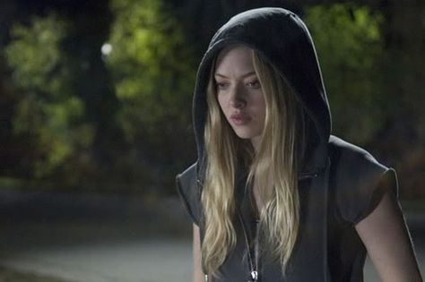 Amanda Seyfried Movies, Jennifers Body Movie, Jennifer's Body Aesthetic, Jennifer’s Body, Kylie Jenner Album, Blonde Halloween Costumes, Art Banner, Duo Costumes, Danielle Campbell