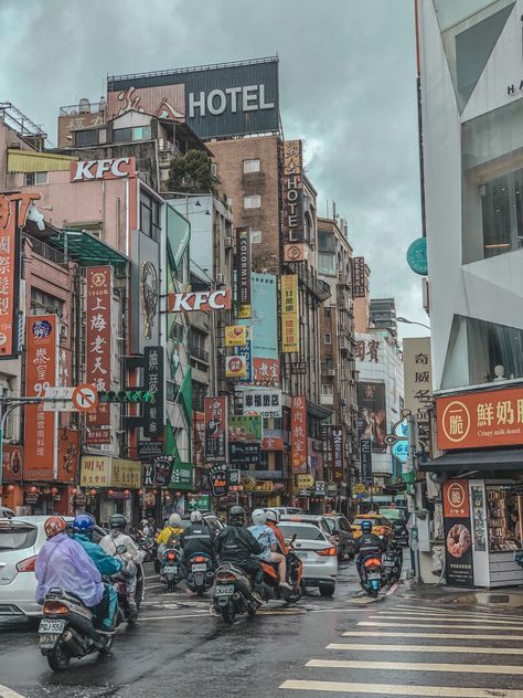 Busy Streets Aesthetic, Busy Street Aesthetic, Busy City Aesthetic, Busy City Street, Object References, Background Reference, Busy Street, Allah Photo, Anatomy For Artists