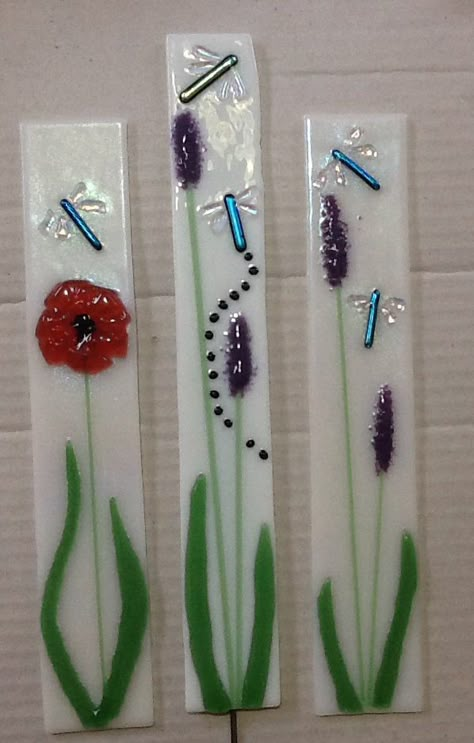 Glass Windchimes, Glass Things, Flower Picture Frames, Slumped Glass, Fused Glass Wall Art, Plant Stakes, Glass Fusion Ideas, Fused Glass Artwork, Fused Glass Ornaments