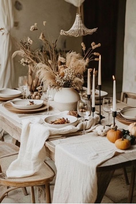 Keep it simple yet stylish with minimalist Thanksgiving decor ideas, featuring clean lines, neutral tones, and modern accents. #MinimalistThanksgiving #ModernDecor Modern Thanksgiving Table, Minimalist Thanksgiving, Thanksgiving Decor Ideas, Modern Thanksgiving, Aesthetic Minimalist, Bountiful Harvest, Thanksgiving Ideas, Thanksgiving Decor, Modern Accents